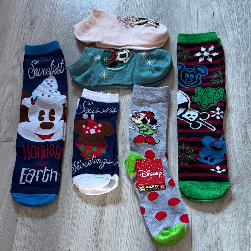 Disney Christmas Mickey & Minnie Mouse  socks 6 pair all new